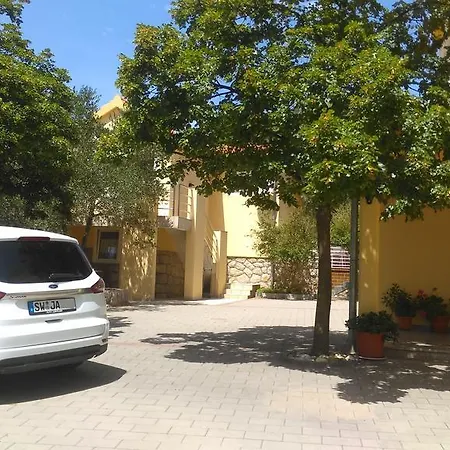 Apartments Zdenka Starigrad Paklenica Exterior photo