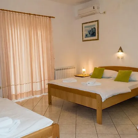 Apartments Zdenka Starigrad Paklenica Exterior photo