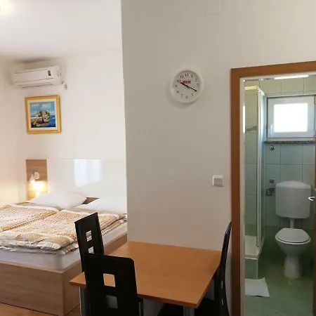 Apartments Zdenka Starigrad Paklenica Exterior photo