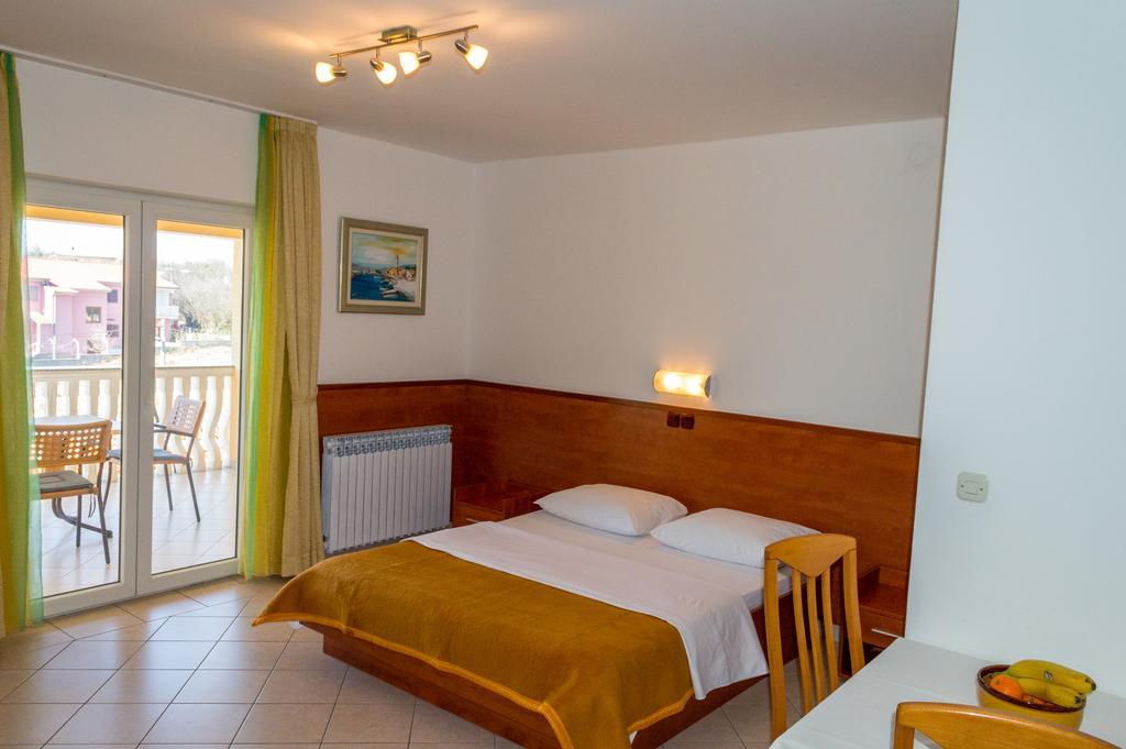 Zdenka Apartment *